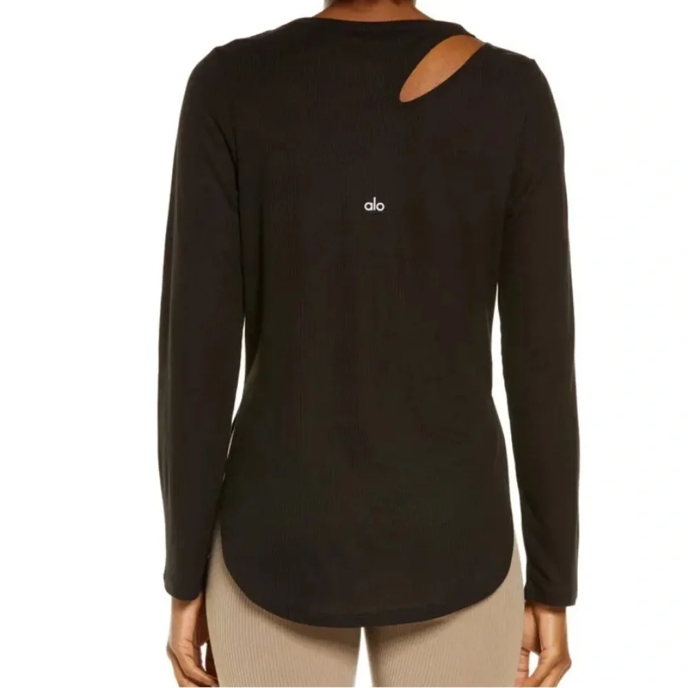 ALO YOGA Peak Cutout Long Sleeve T-Shirt - Black